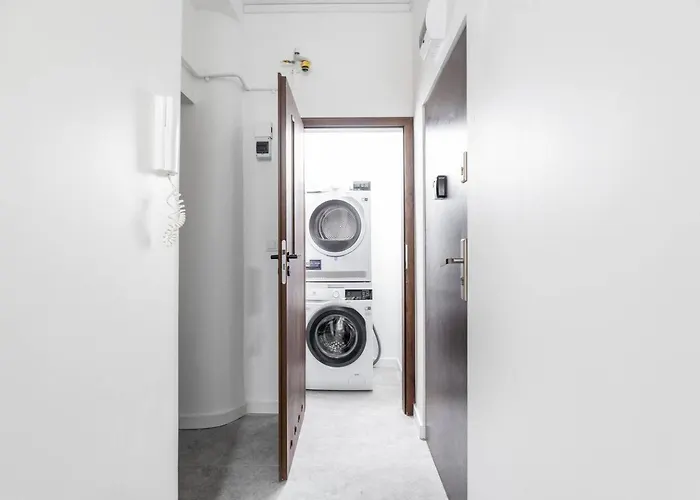 Stylish In Center Sienna