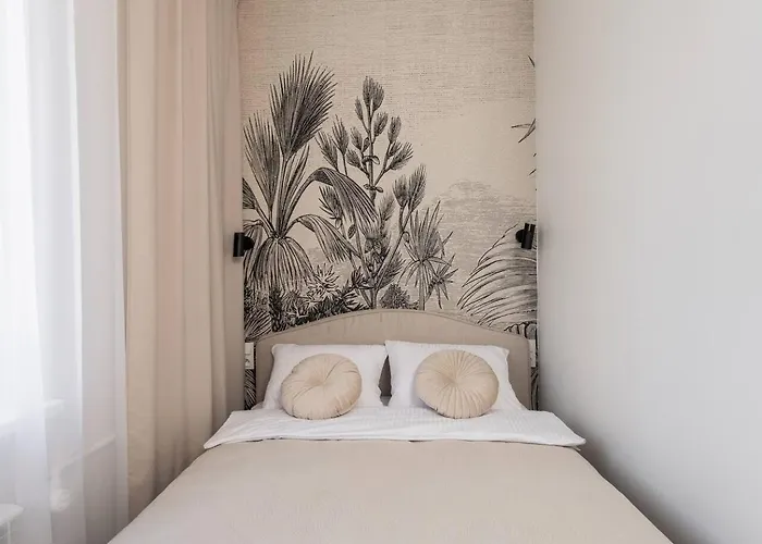 Stylish In Center Sienna