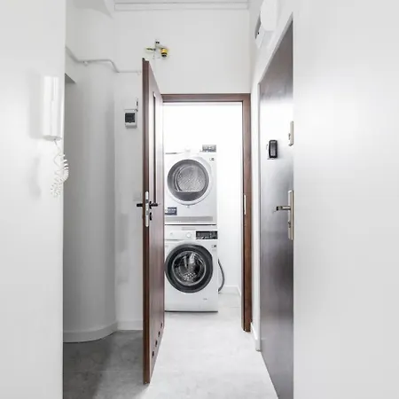 Stylish In Center Sienna