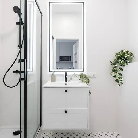 Stylish Studio Apartments In City Center Sienna *