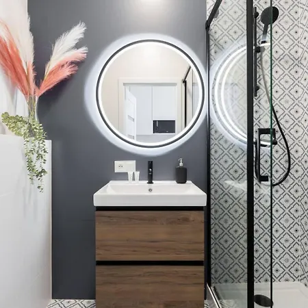 Daire Stylish In Center Sienna